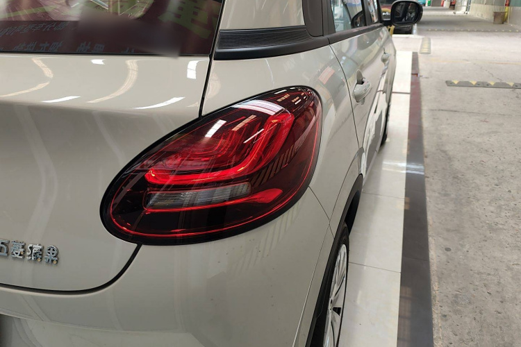 五菱汽车 五菱缤果 2024款 203km 轻享款车身外观9