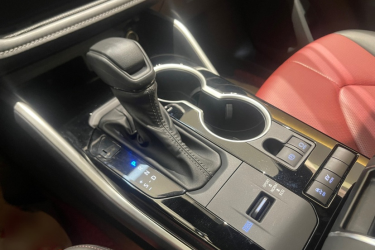 丰田 皇冠陆放 2021款  2.5L HEV两驱精英版中控内饰7003