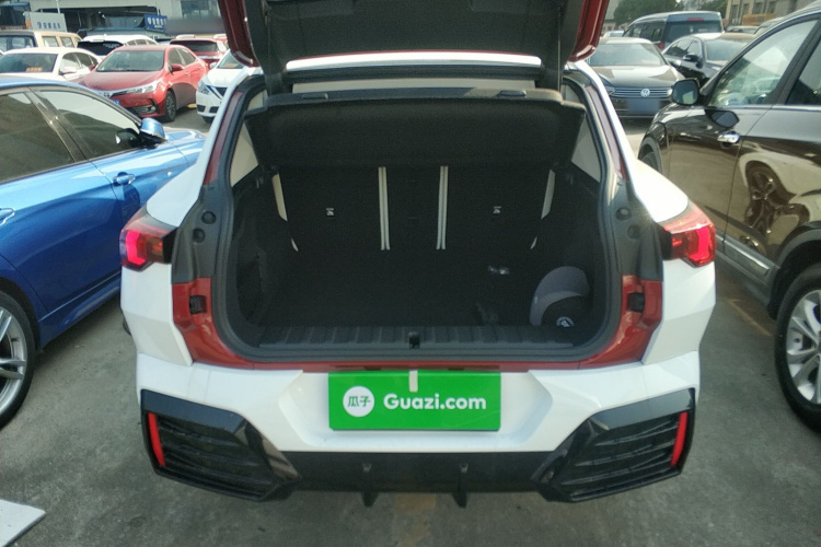 宝马X2(进口) 2024款 sDrive25i M运动套装机舱底盘23