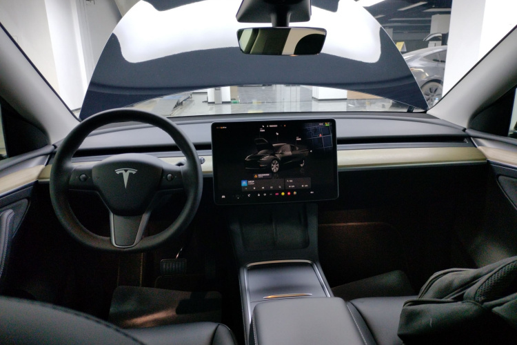 特斯拉 Model Y 2022款 改款 长续航全轮驱动版中控内饰12