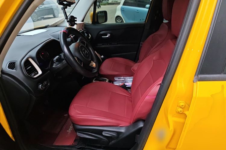 Jeep 自由侠 2018款 互联大屏版 180T 自动高能版中控内饰19