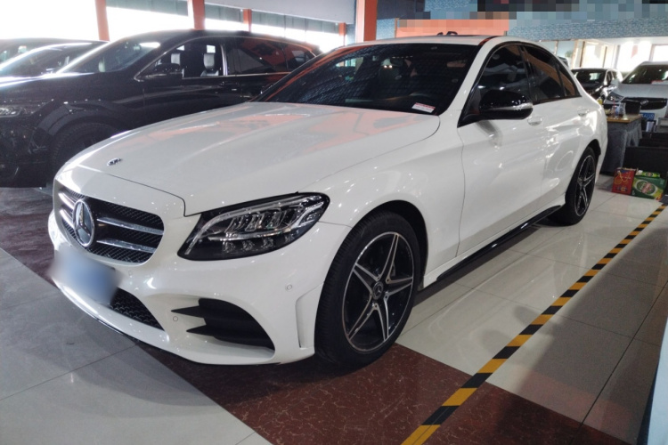 奔驰C级 2020款 改款 C 260 运动版车身外观1