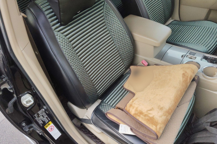 丰田 汉兰达 2012款 2.7L 两驱5座精英版局部细节41