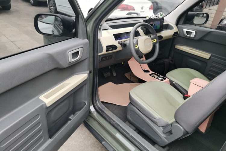 吉利银河 2024款 200km 熊猫骑士中控内饰7003