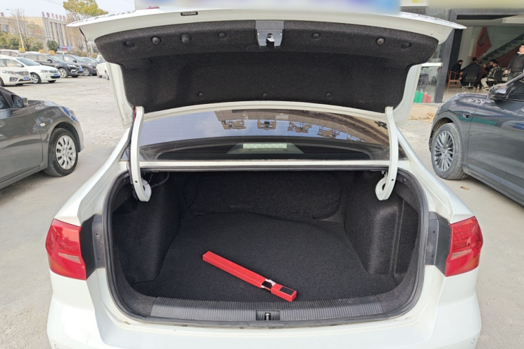 大众 宝来 2018款 1.5L 自动时尚型机舱底盘23