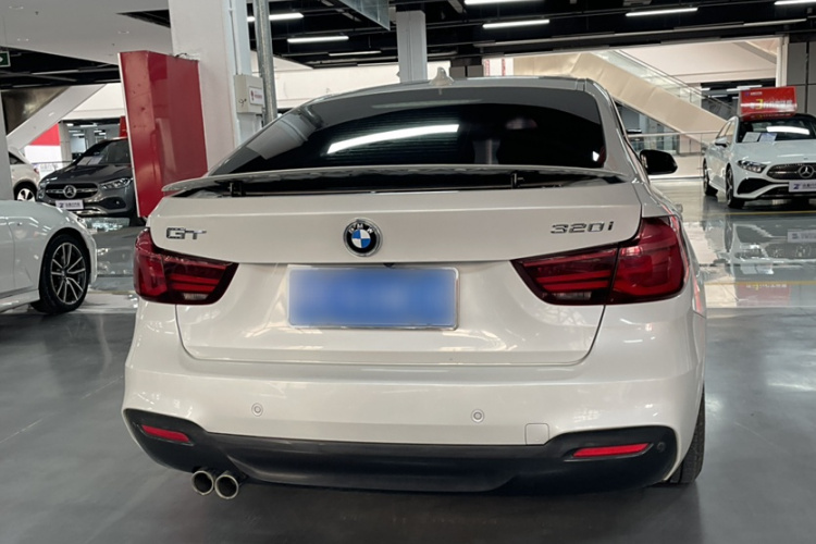 宝马3系GT 2019款 320i M运动套装车身外观6004