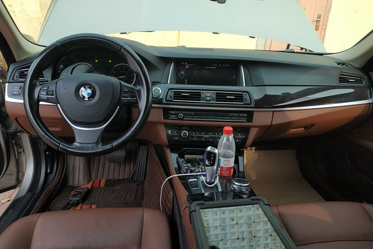 宝马5系 2017款 528Li 领先型中控内饰12