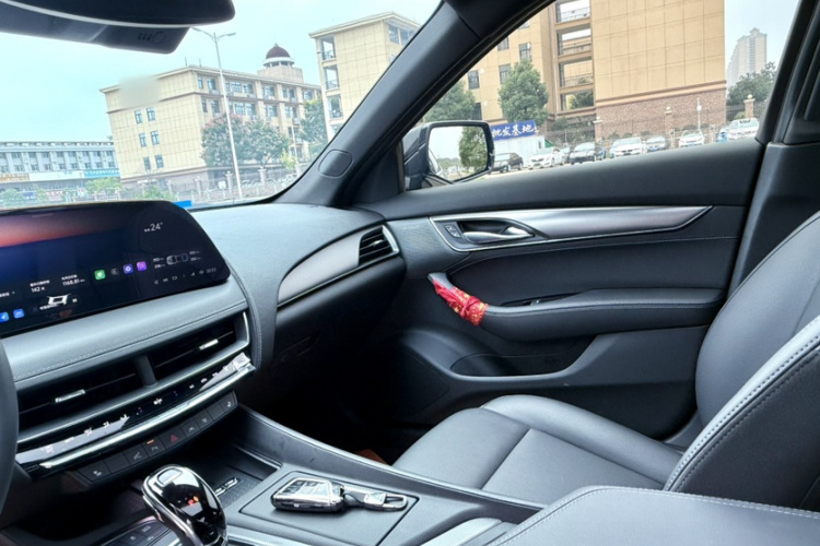 凯迪拉克CT5 2025款 28T 城市运动版中控内饰7008
