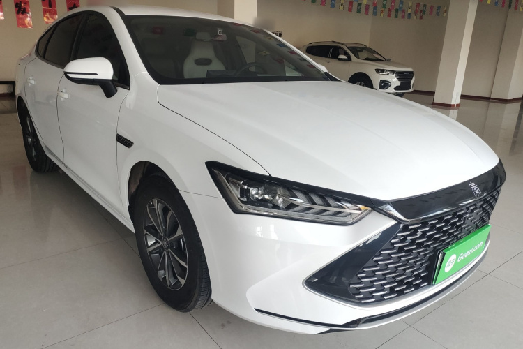 比亚迪 秦PLUS 2024款 荣耀版 DM-i 55KM领先型车身外观3