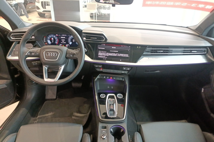 奥迪A3 2025款 A3L Limousine 35TFSI 飞驰尊享型中控内饰12