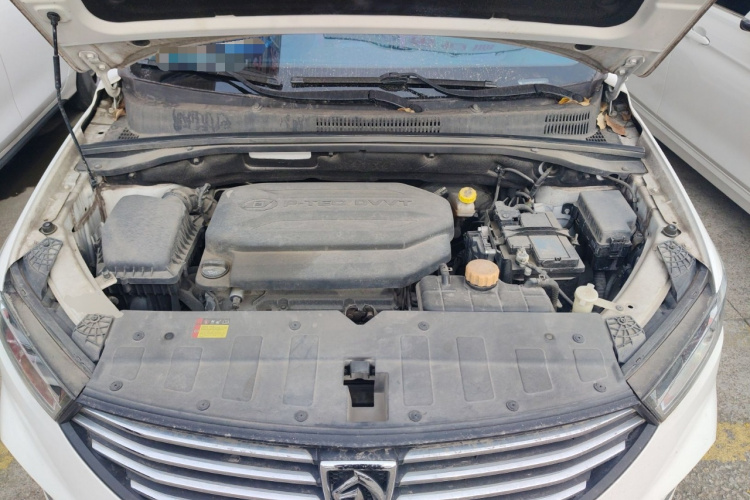 宝骏360 2018款 1.5L 自动豪华型 国V机舱底盘24