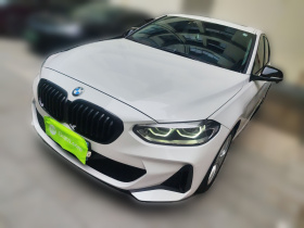 宝马1系 2022款 120i M运动曜夜版