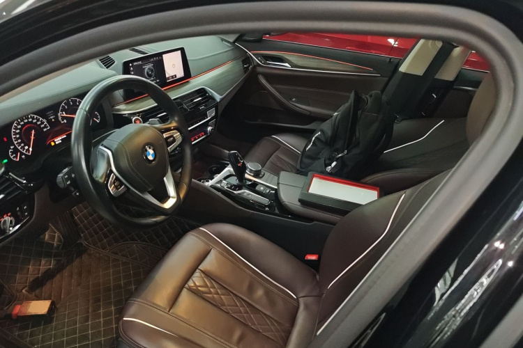 宝马5系 2019款 改款 530Li 尊享型 豪华套装中控内饰19