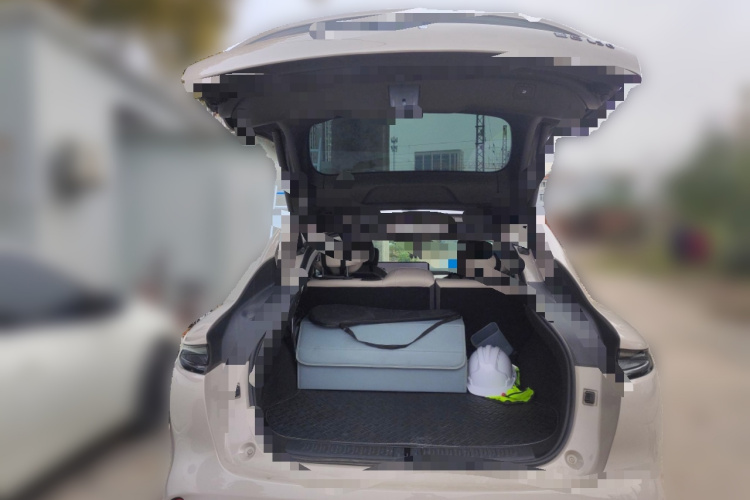 智己汽车 智己LS6 2025款 灵蜥智驾版中控内饰23