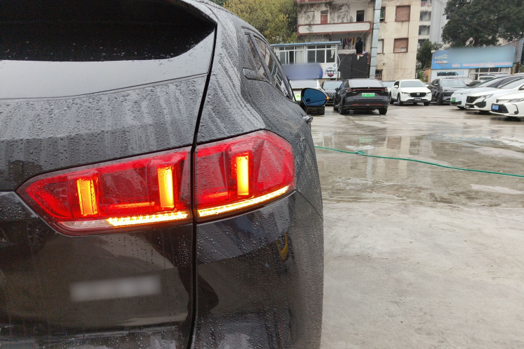 魏牌 VV7 2017款 2.0T 旗舰型车身外观9