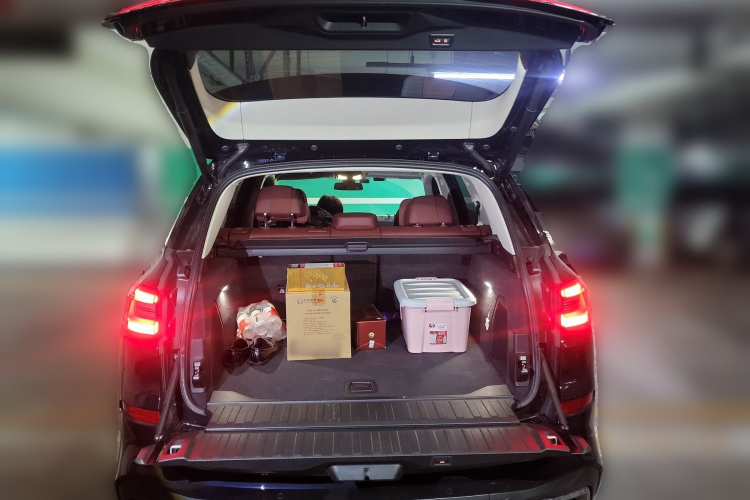 宝马X5 2022款 xDrive 30Li 尊享型M运动套装中控内饰23