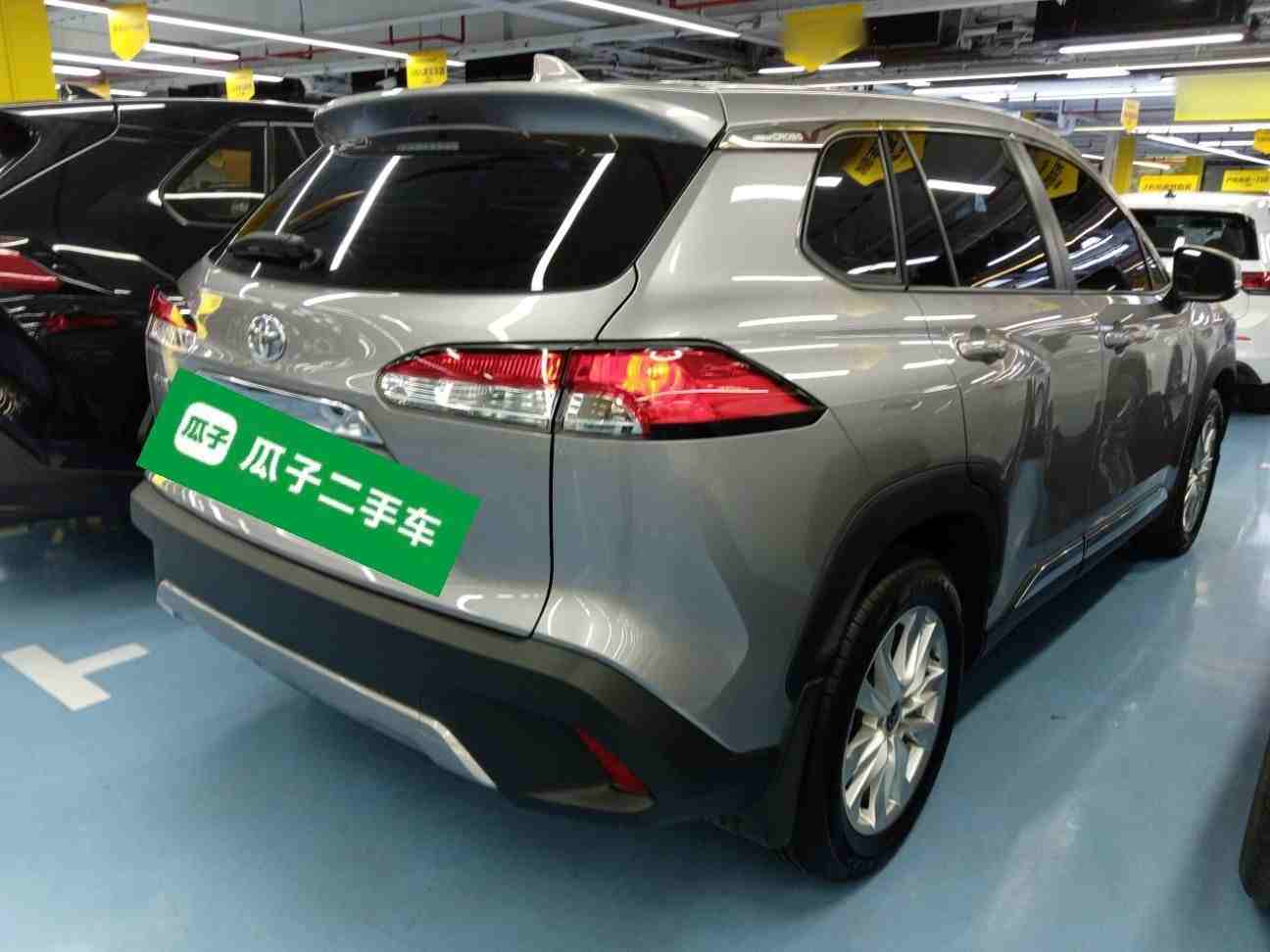 车辆右后45度外观展示
