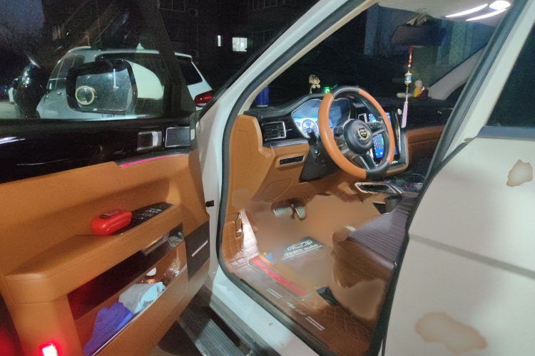 众泰T700 2017款 1.8T 双离合尊贵型中控内饰7003