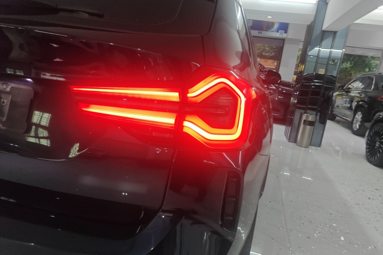 宝马X3 2022款 xDrive30i 领先型 M曜夜套装车身外观9