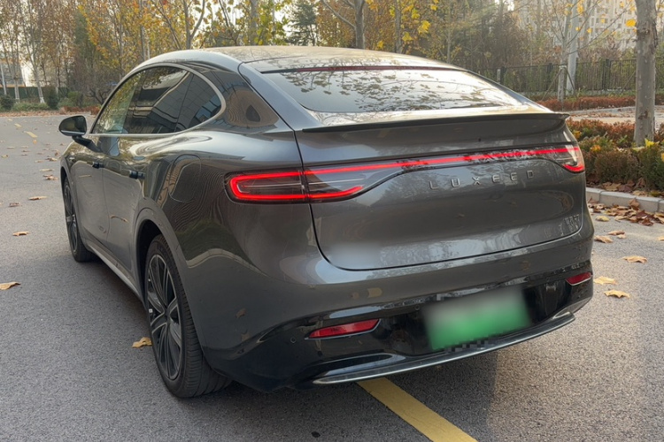 鸿蒙智行 智界R7 2025款 增程 331km Ultra车身外观6001