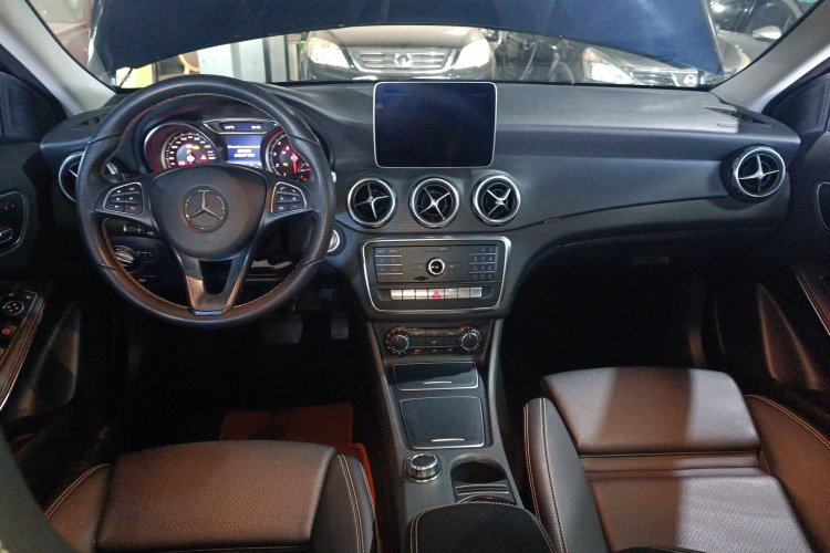 奔驰GLA 2018款 GLA 200 动感型中控内饰7002