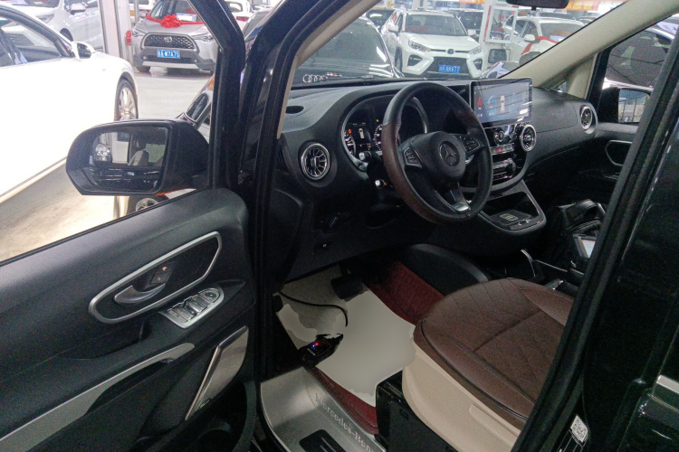 奔驰 威霆 2016款 2.0T 精英版中控内饰20