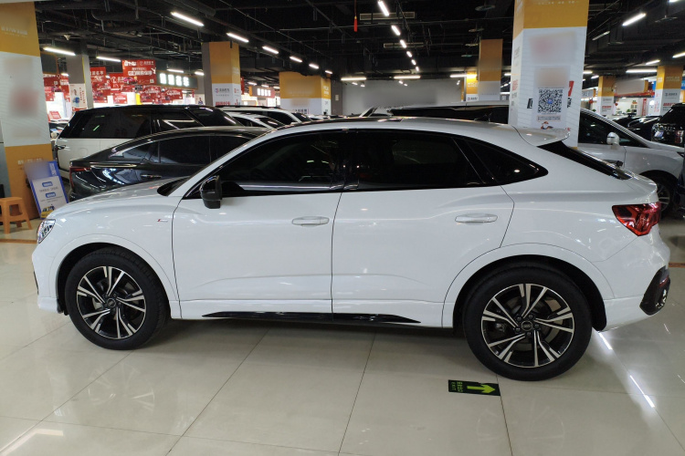 奥迪Q3 Sportback 2023款 40 TFSI 时尚型车身外观4