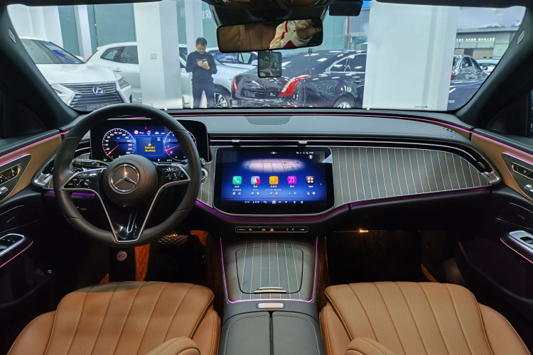 奔驰E级 2024款 E 300 L 时尚型中控内饰7003