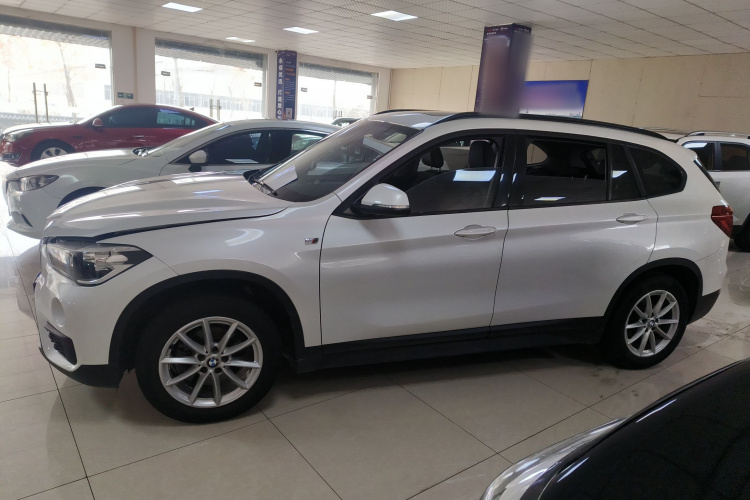 宝马X1 2019款 sDrive18Li 时尚型车身外观4