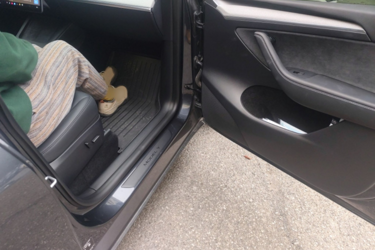 特斯拉 Model Y 2024款 后轮驱动版局部细节9005