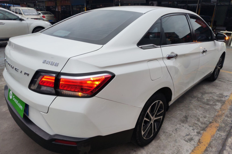 启辰D60 2019款 十万荣耀 1.6L XL 手动辰酷版 国VI车身外观7