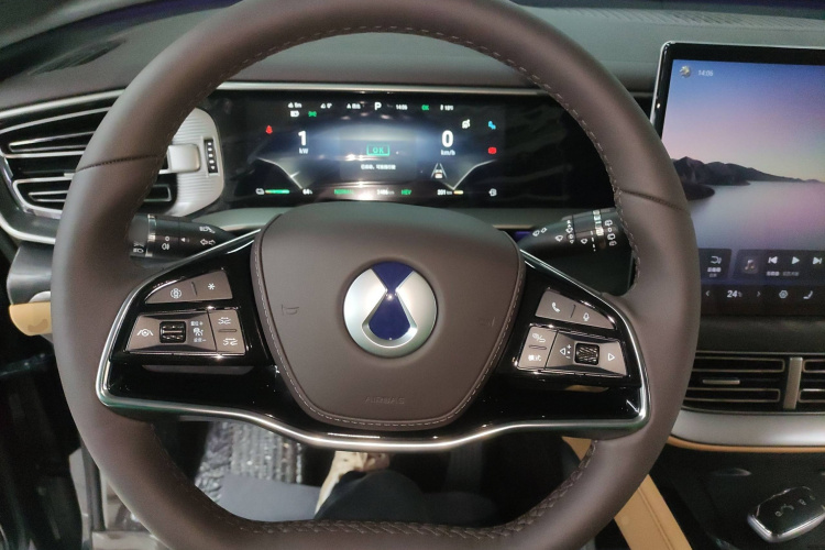 腾势D9 2024款 DM-i 980 四驱尊贵型中控内饰13