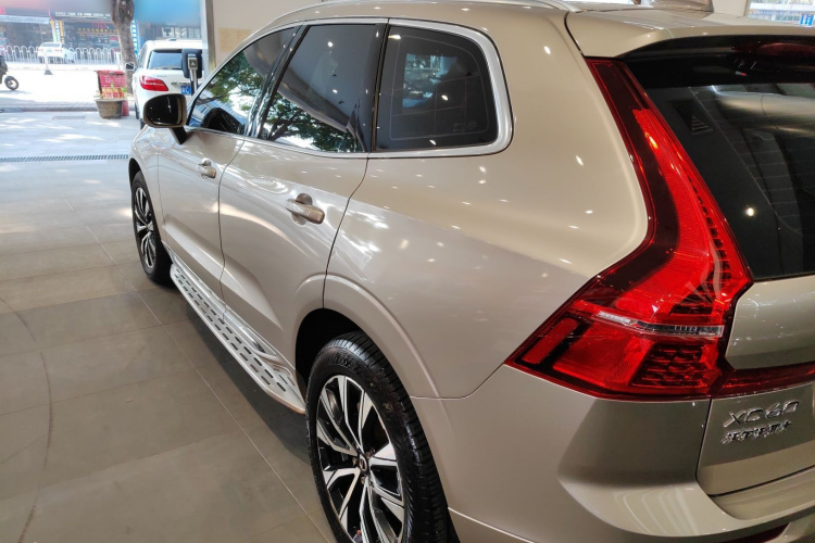 沃尔沃XC60 2023款 B5 四驱智远豪华版车身外观6003