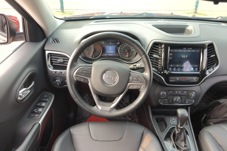 Jeep 自由光 2020款 2.0T 两驱领先版中控内饰13
