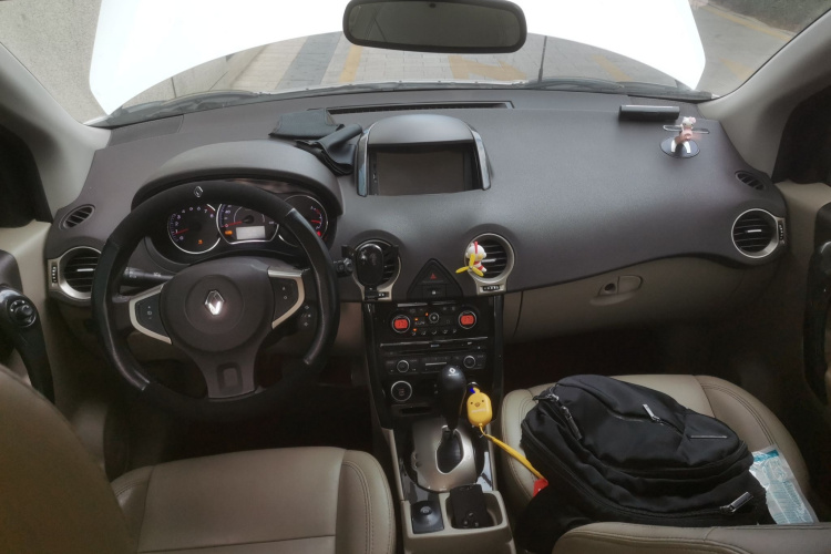 雷诺 科雷傲(进口) 2013款 2.5L 两驱舒适版中控内饰12