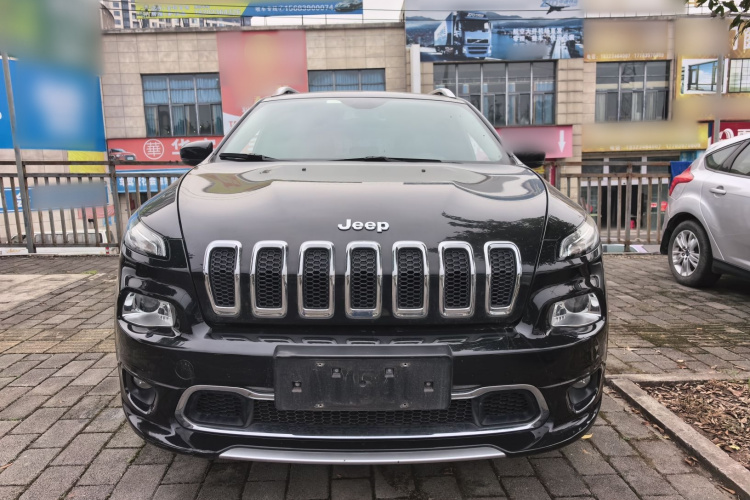 Jeep 自由光 2017款 2.4L 专业版车身外观2