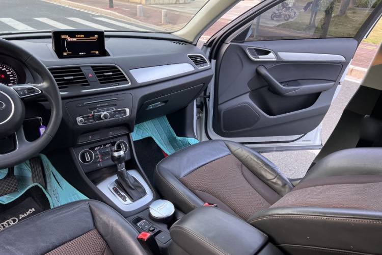 奥迪Q3 2017款 30 TFSI 时尚型中控内饰7006