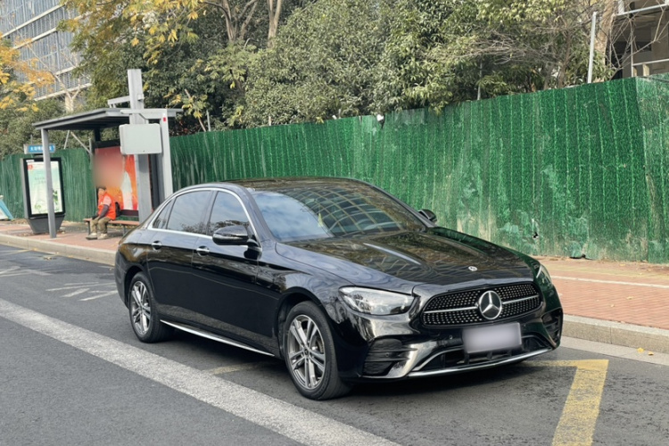 奔驰E级 2022款 改款 E 260 L 运动型车身外观6002