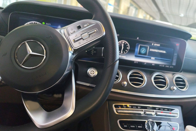 奔驰E级 2019款 E 200 L 运动型局部细节18