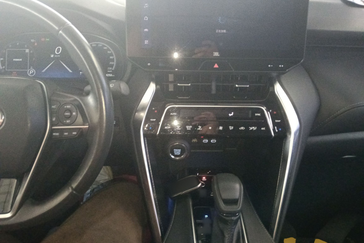 丰田 威飒 2023款 2.0L CVT两驱尊贵版中控内饰7002