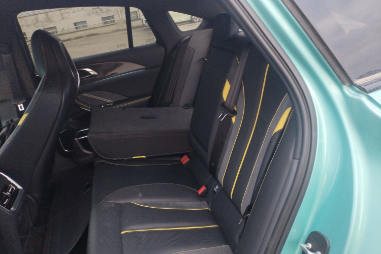 红旗H6 2023款 2.0T 致臻版中控内饰7004