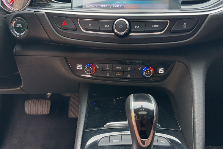 别克 君威 2017款 20T 精英型中控内饰7006