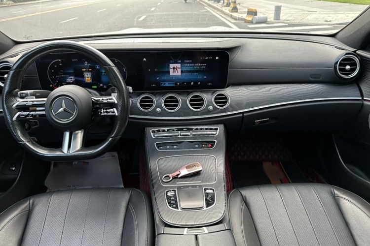 奔驰E级(进口) 2021款 E 260 时尚型运动版中控内饰7005