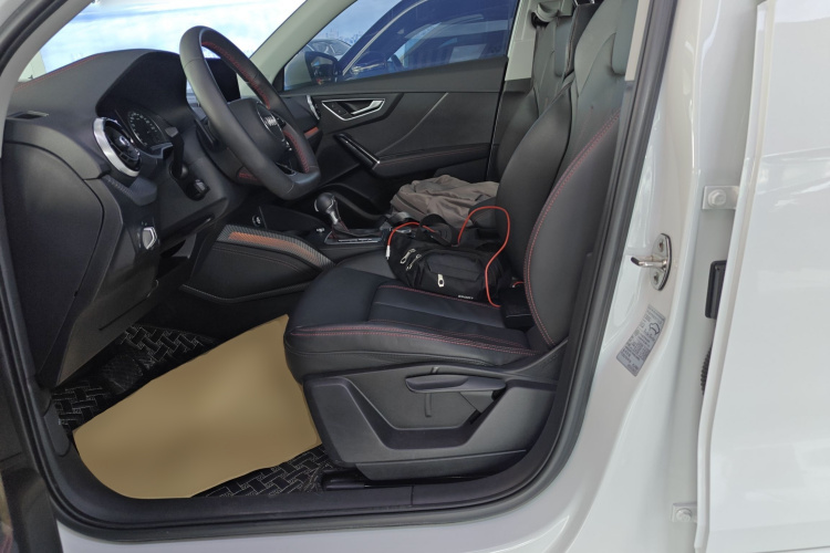 奥迪Q2L 2024款 35TFSI 进取动感型中控内饰19