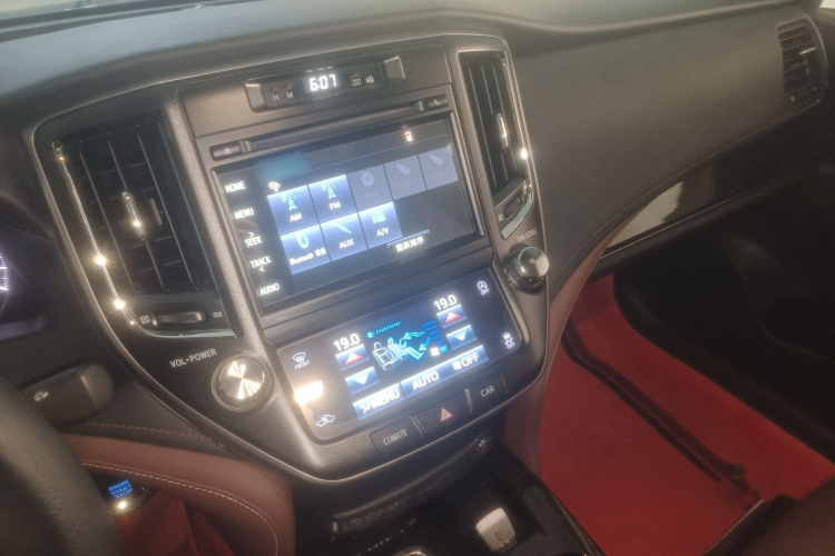 丰田 皇冠 2018款 2.0T 运动版局部细节16