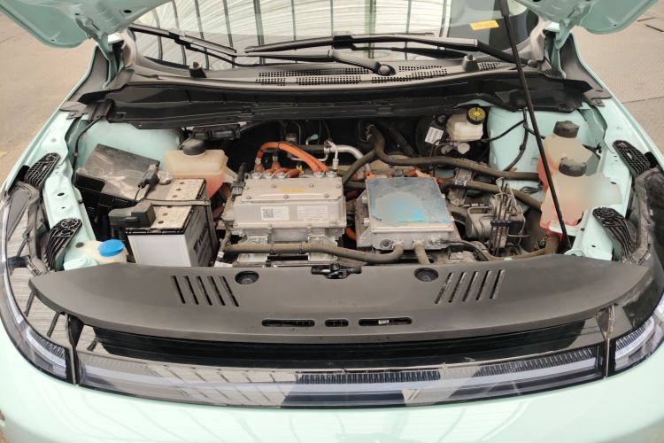 小鹏G3 2021款 G3i 520N机舱底盘24