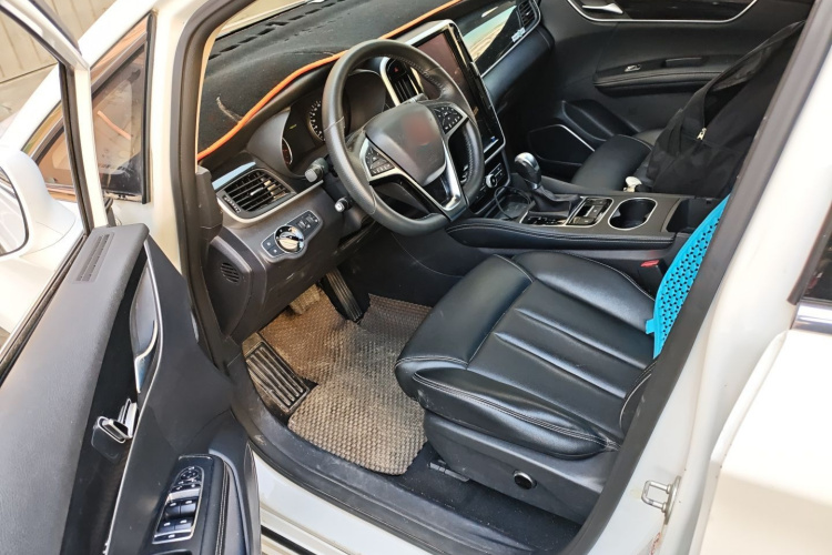 比亚迪 宋MAX 2017款 1.5T 自动智联尊贵型 7座中控内饰7003