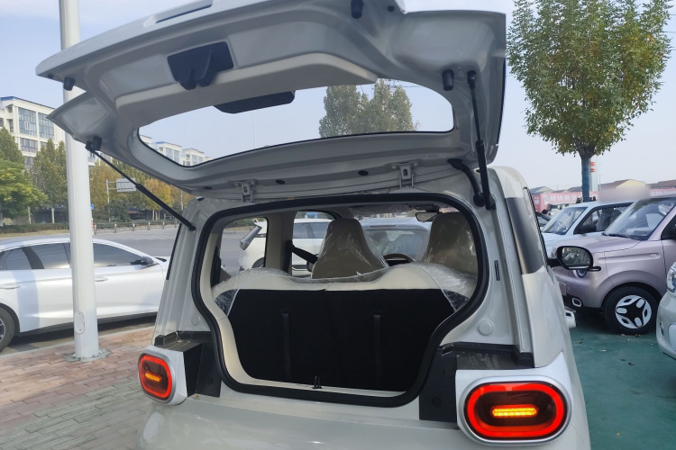 五菱汽车 宏光MINIEV 2024款 第三代 215km 青春版机舱底盘23