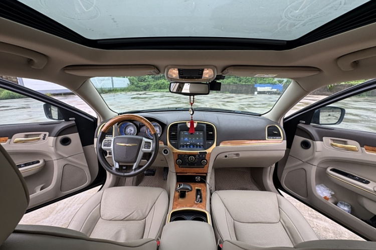 克莱斯勒300C(进口) 2013款 3.6L 尊适版中控内饰7007
