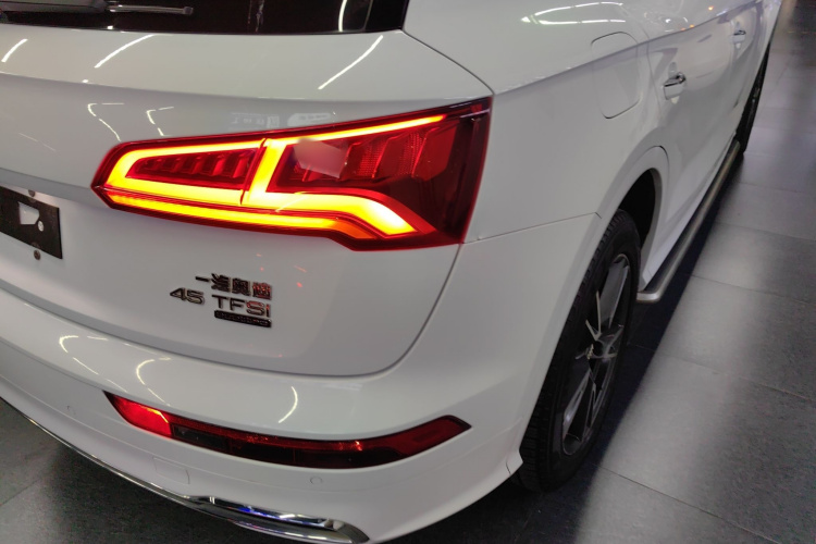 奥迪Q5L 2018款 40 TFSI 荣享时尚型 国VI车身外观6006